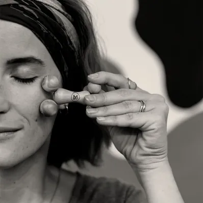 "Je débute le yoga fdu visage" par Sylvie Lefranc | Matière Brute Lab "Je débute le yoga fdu visage" par Sylvie Lefranc | Matière Brute Lab