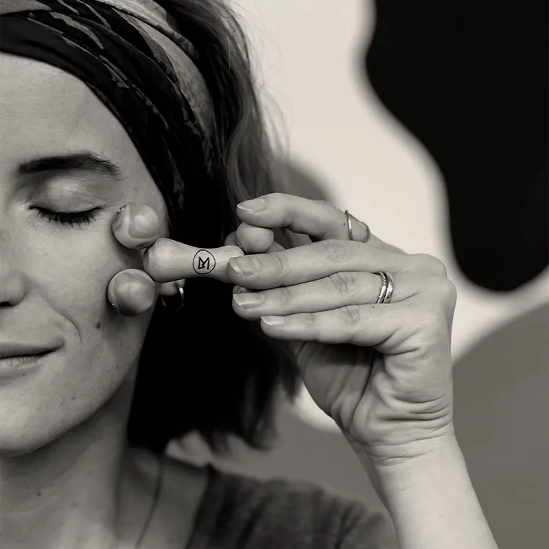 "Je débute le yoga fdu visage" par Sylvie Lefranc | Matière Brute Lab "Je débute le yoga fdu visage" par Sylvie Lefranc | Matière Brute Lab