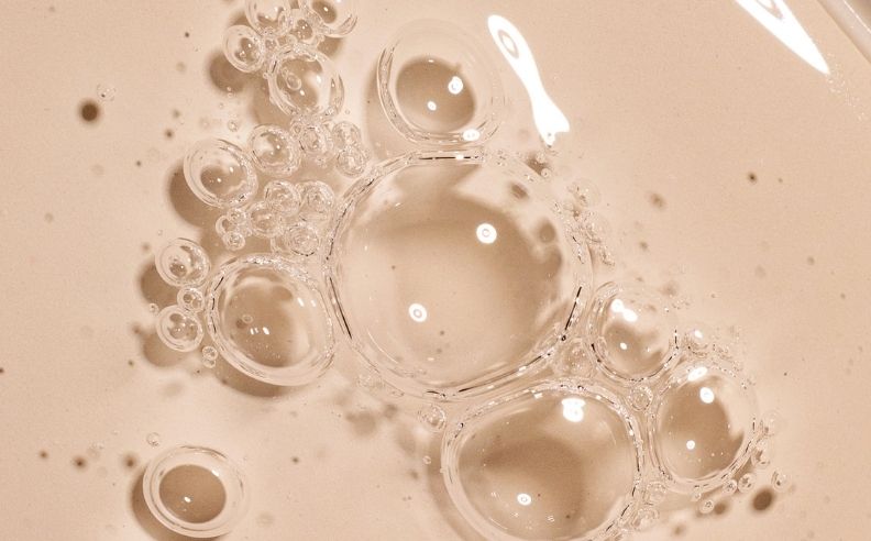 Zoom sur des bulles d'un actif moussant néfaste