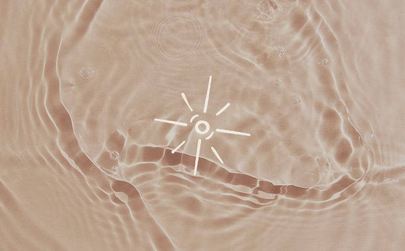 Zoom brut sur de l'eau et le picto bonne mine