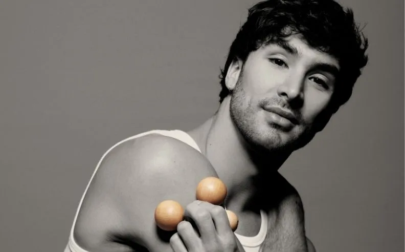 Photo de Guillaume Cizeron utilisant le boulado corps