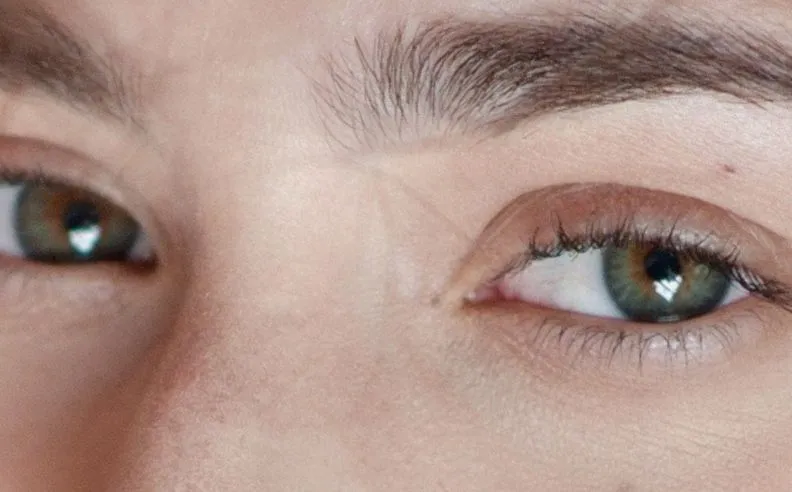 Zoom brut sur un regard