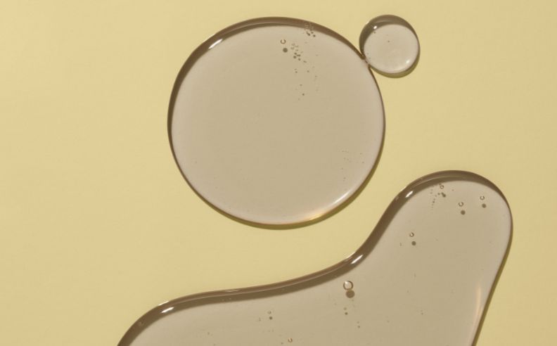 Pourquoi Appliquer de l’Huile sur une Peau Grasse ?