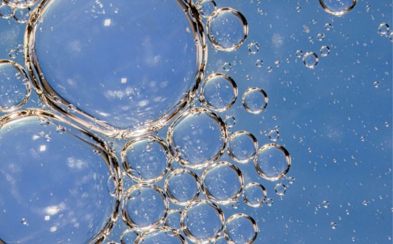 Le monde de la cosmétique d’aujourd’hui : Comprendre et éviter les ingrédients controversés