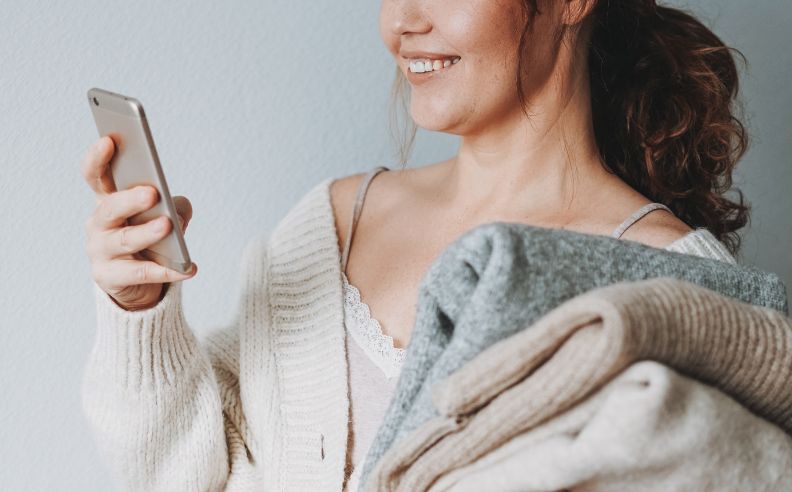 Double menton : causes, exercices et soins naturels pour l’atténuer