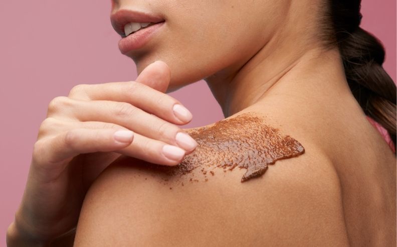 Le guide du gommage pour le corps pour une peau régénérée !