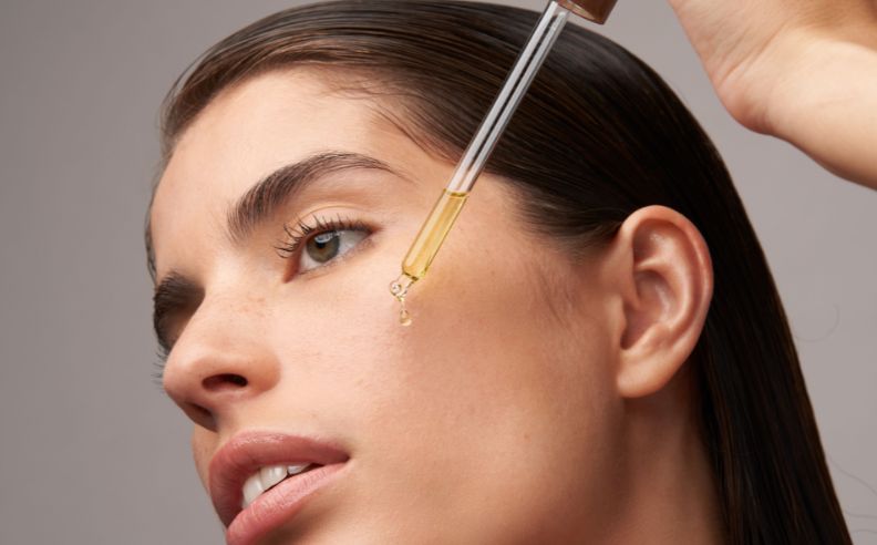Pourquoi Appliquer de l’Huile sur une Peau Grasse ?