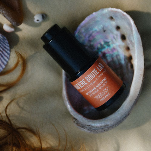 Sérum bio Apaisant à l'huile de Calendula Bio est un allié incontournable pour apaiser, calmer et réparer en douceur. Le soin de toute la famille.
La fleur de Calendula soulage les rougeurs, les démangeaisons, les inconforts cutanés.
