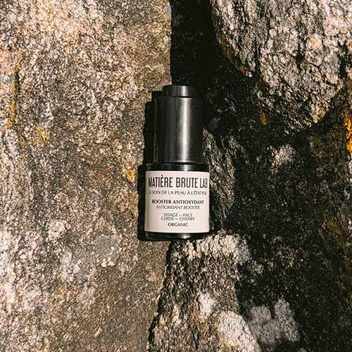 Sérum visage bio Antioxydant nourrit, préserve la peau des agressions extérieures et du vieillissement prématuré lié au stress oxydatif, agit comme antioxydant puissant.