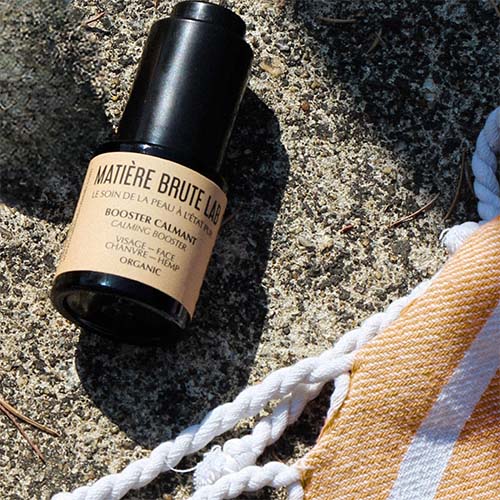 Sérum biologique Calmant à l'huile de Chanvre, exceptionnellement riche en oméga 3 et 6, calme les rougeurs, équilibre la production de sébum et assouplit la peau.
Sans additif, sans parfum, sans huile essentielle, sans conservateur. Ingrédient 100% biologique et français.