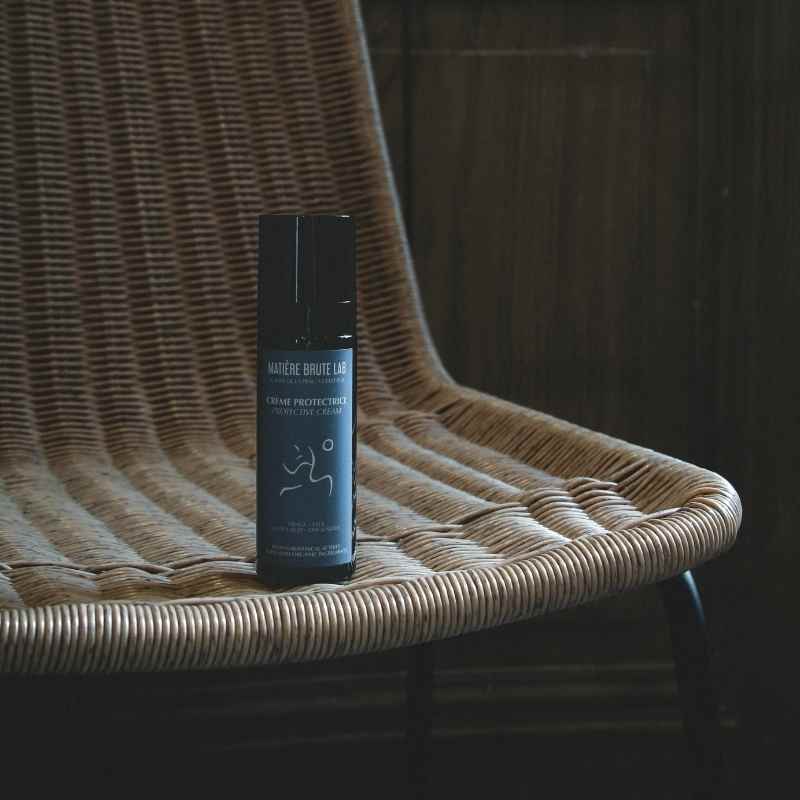 Crème Visage Protectrice réduit visiblement les rides, améliore la fermeté et l'élasticité et apporte du confort à la peau