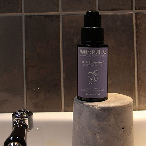 Huile Visage Protectrice bio nourrit intensément, apporte du confort et atténue l'apparence des rougeurs & couperose