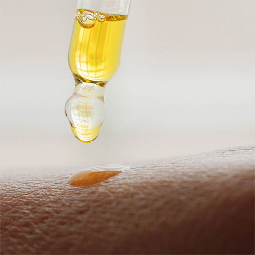 Huile végétale Visage Régénérante bio nourrit intensément et aide à préserver le confort des peaux sèches, mixtes et matures, en manque de tonicité
