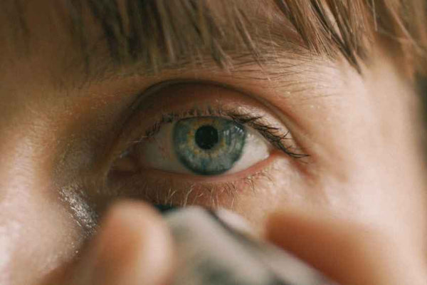 cernes, poches sous les yeux, cernes violettes, contour des yeux 