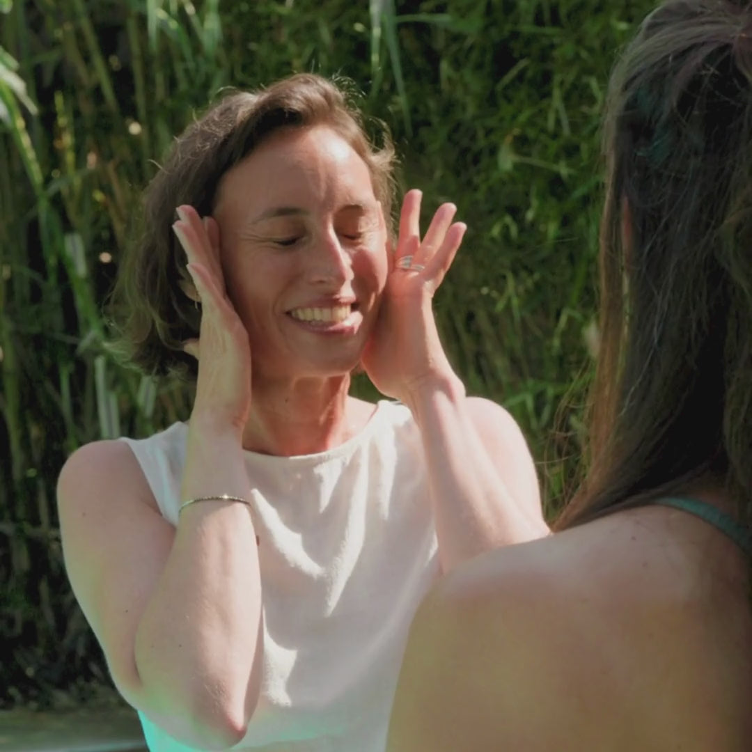 massage visage, lifting visage, traits fins, yoga du visage