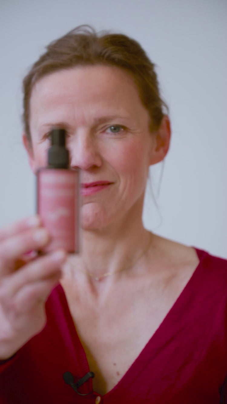 Signature olfactive par Alexandra Kosinski, Parfumeur de la Brume Tonifiante Bio - Peaux matures | Matière Brute Lab