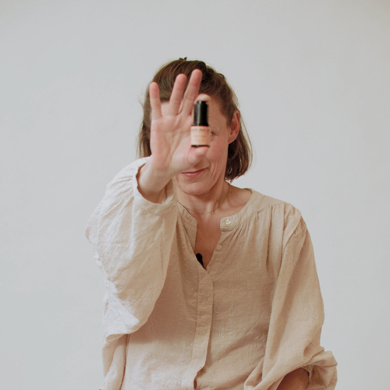 Signature olfactive par Alexandra Kosinski, Parfumeur du Booster Calmant Bio - Peaux sensibles | Matière Brute Lab