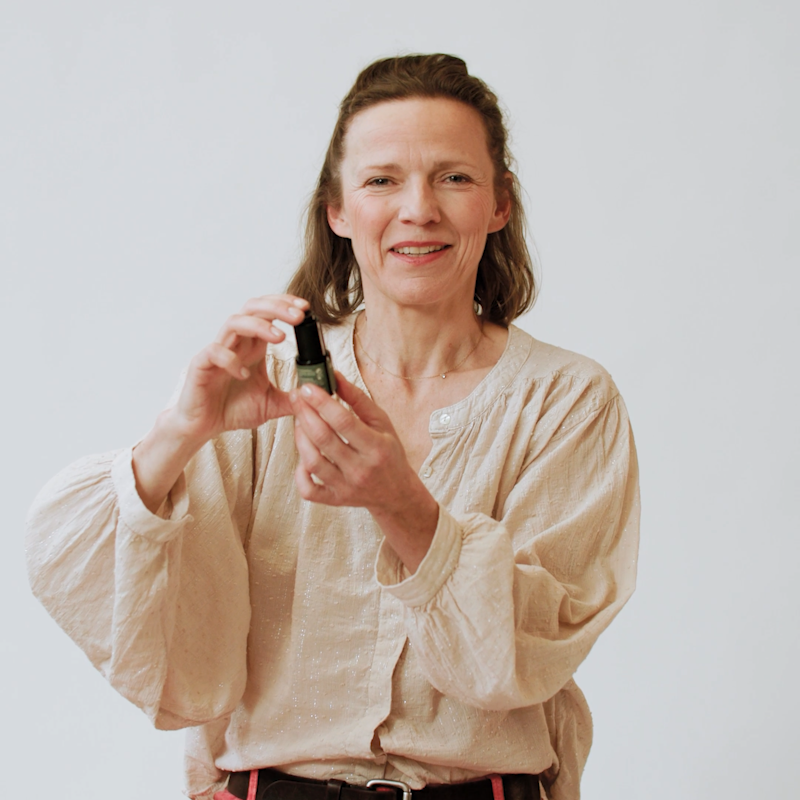 Signature olfactive par Alexandra Kosinski, Parfumeur du Booster Tonifiant Bio - Peaux matures | Matière Brute Lab