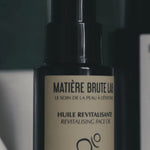 Huile Visage bio Revitalisante unifie le teint, réduit l'apparence des imperfections et révèle l'éclat naturel de votre peau.